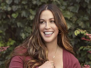 Alanis Morissette ha pospuesto las fechas de su gira debido al COVID-19