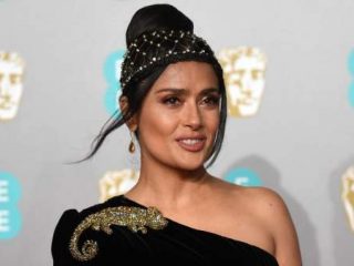 Salma Hayek develó su estrella en el Paseo de la Fama de Hollywood