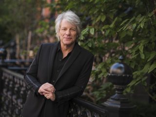 Jon Bon Jovi da positivo a COVID-19 y este es el estatus de su salud