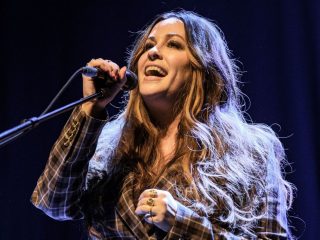 El clásico de Alanis Morissette llegará a las librerías