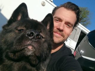 Henry Cavill habla sobre su relación con su perro