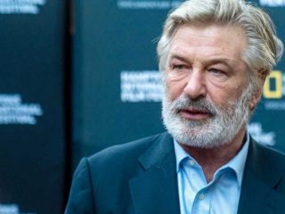 Alec Baldwin es demandado por la muerte de Halyna Hutchins