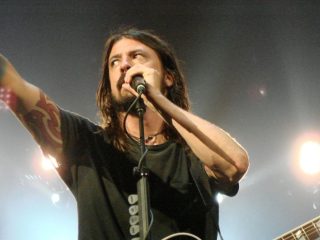 Dave Grohl revela pérdida auditiva