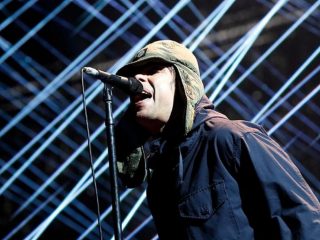 Mira a Liam Gallagher interpretar en vivo 'Everything's Electric' en los BRIT 2022