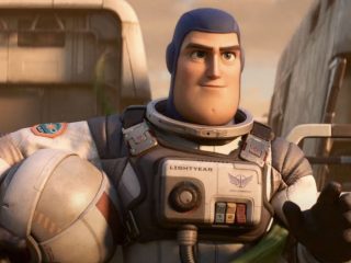 Chris Evans y su gato robot van a una misión espacial en el tráiler de "Lightyear"