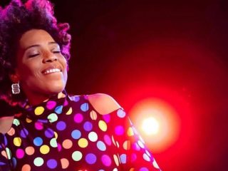 Mira a Macy Gray interpretar el Himno Nacional de Estados Unidos en el Juego de Estrellas de la NBA