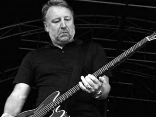 Peter Hook dice que la película biográfica de Joy Division 'Control' fue "demasiado precisa"