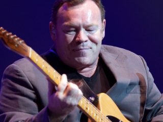 Ali Campbell seguirá adelante con su gira