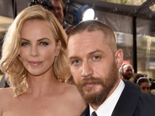 Charlize Theron habla sobre su conflictiva relación con Tom Hardy