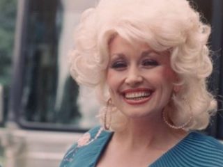 Dolly Parton todavía está en la boleta electoral del Salón de la Fama a pesar de pedir ser removida