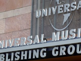 Universal Music Group suspende todas sus operaciones en Rusia