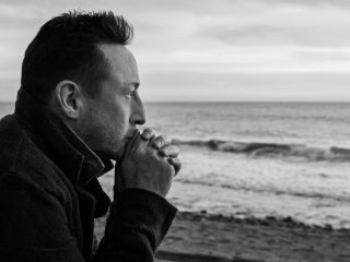 Escucha a Julian Lennon interpretar "Imagine"