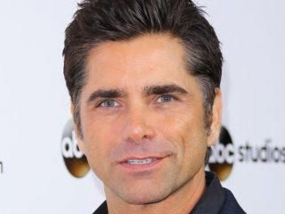 John Stamos rinde homenaje a Taylor Hawkins en un emotivo video