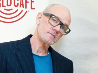 Michael Stipe habla sobre el cambio de letra de 'Losing My Religion'