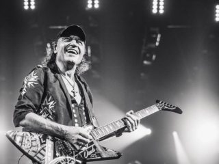 ¿Por qué Scorpions están interpretando nuevas letras para 'Wind of Change'?