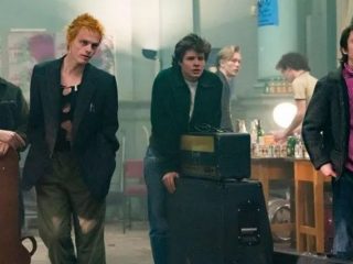 Los Sex Pistols conspiran para destruir la monarquía en el tráiler de "Pistol"