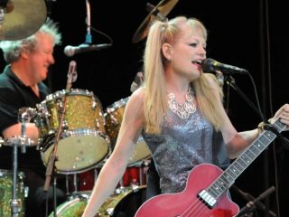 Tina Weymouth de Talking Heads se recupera después de un accidente automovilístico