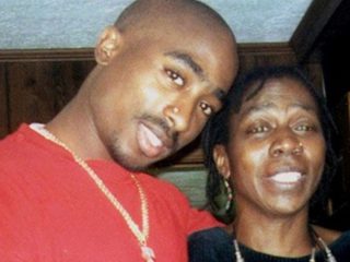 Mira el tráiler de la docuserie 'Dear Mama' sobre 2Pac y su madre