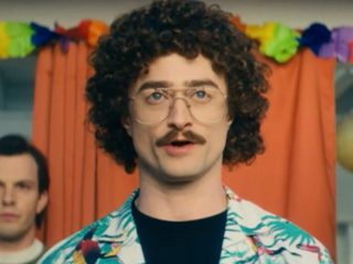 Mira el nuevo tráiler de la película biográfica de 'Weird Al' Yankovic