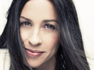 Alanis Morissette participará en el concierto tributo a Taylor Hawkins