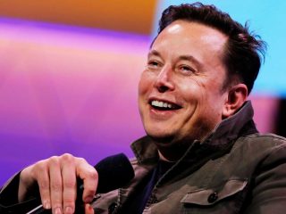 Elon Musk dice que presentará una versión funcional del robot bípedo Optimus