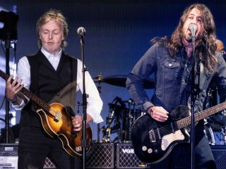 Dave Grohl regresa al escenario con Paul McCartney y Bruce Springsteen