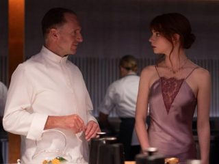 Mira el tráiler de la nueva película de Ralph Fiennes: 'The Menu'