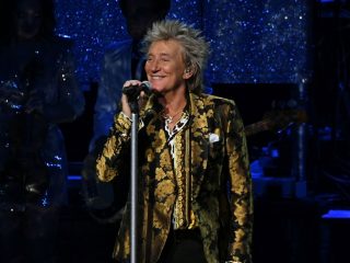 Rod Stewart inicia su gira 2022 con Cheap Trick