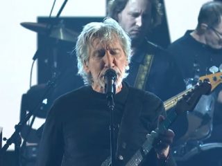 Mira a Roger Waters interpretar "Another Brick in the Wall"