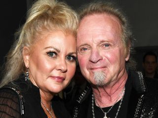 Joey Kramer da a conocer la muerte de su esposa