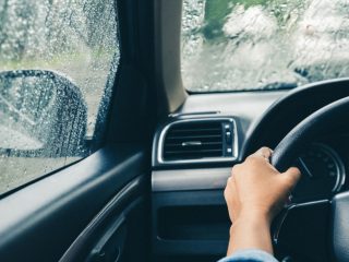 Cómo manejar en lluvia, aquí te lo decimos