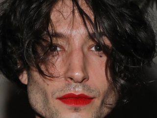 Ezra Miller acusado de robo