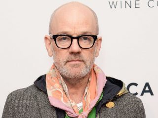 Michael Stipe lanzará un nuevo vinilo amigable con el medio ambiente