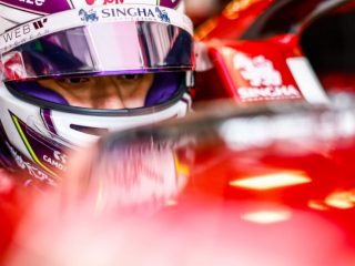 Zhou Guanyu permanecerá en Alfa Romeo para la temporada 2023