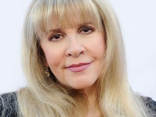 Stevie Nicks anuncia regreso con un nuevo sencillo 'For What It's Worth'