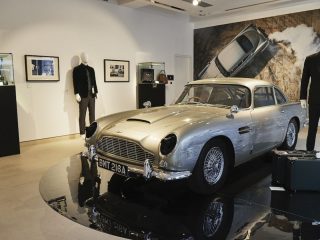 Un Aston Martin DB5 usado en «No Time To Die» se puso a subasta