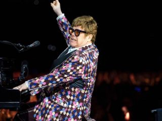 Elton John Group demanda al Daily Mail