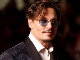 Así se ve Johnny Depp como Louis XV