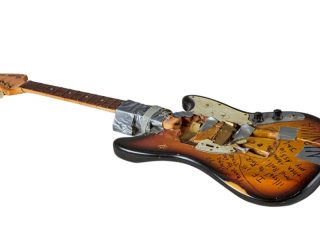 Subastan la guitarra rota de Kurt Cobain de la primera gira de Nirvana