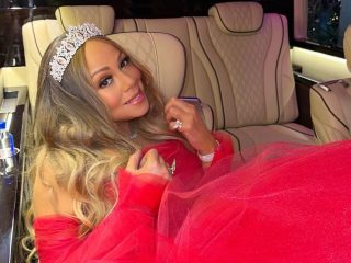 Mira a Mariah Carey interpretar 'All I Want For Christmas Is You' en el desfile del Día de Acción de Gracias de Macy's