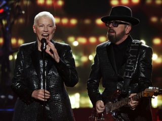 Eurythmics podría iniciar una gira mundial