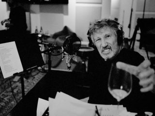 Roger Waters lanza una nueva versión de "Comfortably Numb"