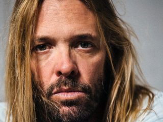 Objetos de los conciertos tributo a Taylor Hawkins saldrán a subasta