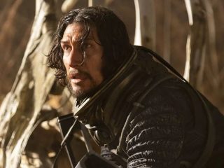 Adam Driver lucha contra dinosaurios en el tráiler de 65