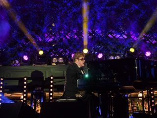 Elton John encabezará Glastonbury en 2023