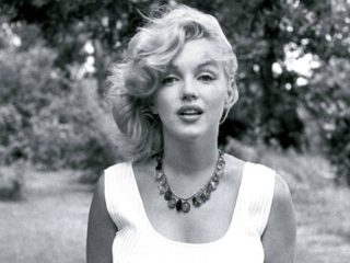 Tarjeta de felicitación del padre de Marilyn Monroe se vende por $ 31,000 dólares