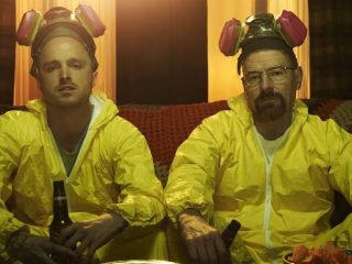 El elenco de 'Breaking Bad' se reúne en un anuncio del Super Bowl