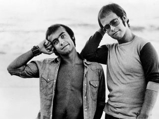 El libro con las memorias del letrista de Elton John; Bernie Taupin, saldrá este verano