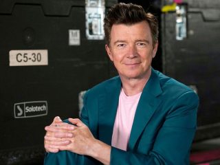 Rick Astley demanda a rapero por imitar su voz