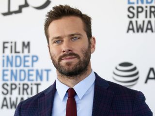 Armie Hammer rompe el silencio sobre las acusaciones de abuso en una nueva entrevista